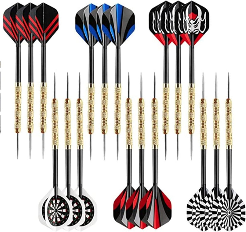 Laad afbeelding in Galerijviewer, De set &quot;Perfecte dartpijlen voor beginners en enthousiaste spelers! 🎯&quot; bevat darts met diverse afwerkingen en zwarte flights met opvallende rode, blauwe en zwarte designs, compleet met opvallende doelpatronen.
