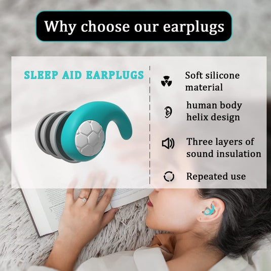 Een vrouw leunt achterover met turquoise oordopjes. Een diagram toont de kenmerken: zachte siliconen, ergonomisch helixontwerp, drielaagse ruisonderdrukking, herbruikbaarheid en waterdichte constructie voor optimaal comfort en bescherming met onze siliconen zwemoordoppen.