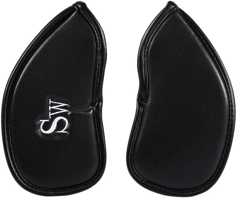Laad afbeelding in Galerijviewer, De set &quot;🏌️‍♂️ Bescherm je golfclubs in stijl met deze luxe golf headcovers!&quot; bestaat uit twee zwarte PU-leren pads met een gebogen vorm, gestikte randen en de letters &quot;SW&quot; geborduurd in het wit op één pad, wat stijlvolle bescherming biedt voor uw waardevolle clubs.
