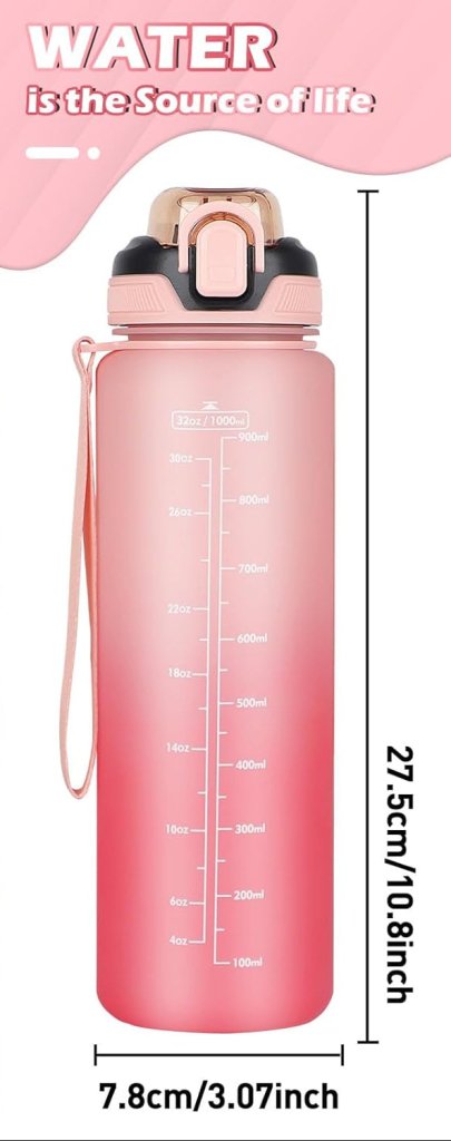 Laad afbeelding in Galerijviewer, Blijf gehydrateerd met deze aantrekkelijke sportdrankfles in roze, voorzien van tijdmarkeringen van 0 tot 1000ml. Het heeft een handig zijbandje en een flip-top sluiting. Met afmetingen van 27,5 cm hoog en 7,8 cm breed, ideaal voor onderweg. ‘Water is de bron van het leven.
