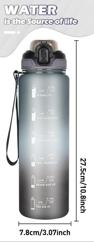 Laad afbeelding in Galerijviewer, De &quot;Blijf gehydrateerd met deze aantrekkelijke sportdrinkfles! 💦🏋️‍♂️&quot; is voorzien van een donkere pet en tijdmarkeringen van 08.00 tot 19.00 uur, met de tekst &quot;WATER is de Bron van het leven.&quot; De afmetingen zijn 27,5 cm x 7,8 cm, waardoor u de hele dag effectief kunt hydrateren.
