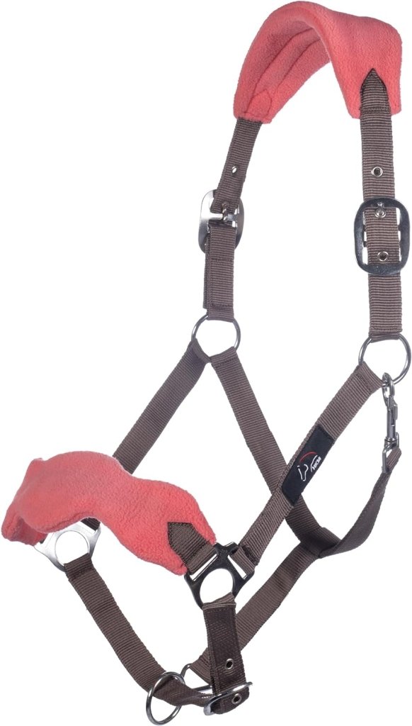 Laad afbeelding in Galerijviewer, Het &quot;Ontdek de beste halster met draadslot voor jouw paard!&quot; is gemaakt van hoogwaardig polyester, met bruine banden, metalen hardware en gewatteerde rode delen op het gewatteerde neus- en nekstuk voor extra comfort.
