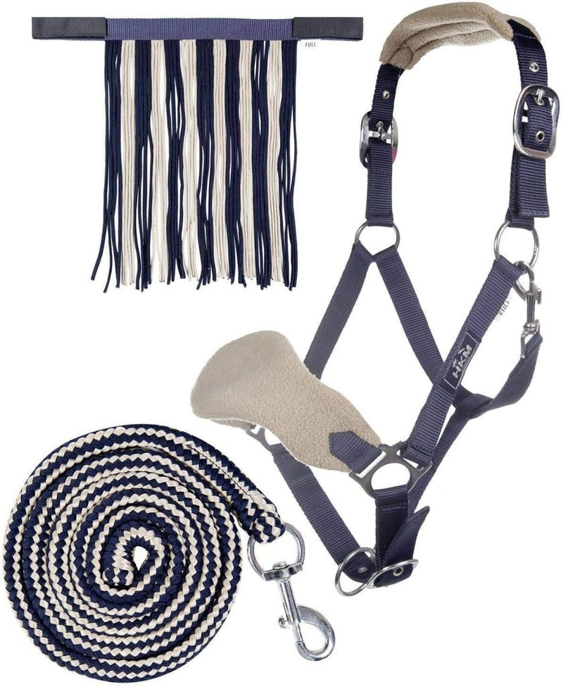 Laad afbeelding in Galerijviewer, Ruiteruitrusting: blauw en beige hoofdstel met franje, het &quot;Ontdek de beste halster met draadslot voor jouw paard!&quot; met fleecevoering en een opgerold halstertouw met metalen clip.
