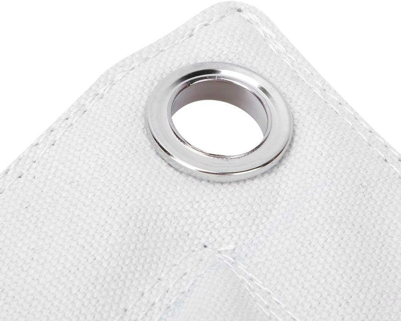 Laad afbeelding in Galerijviewer, Een close-up van een witte duurzame canvasstof met een metalen doorvoertule in de hoek, gedetailleerde stiksels en opvallende textuur, vergelijkbaar met &quot;Ontdek de kracht van de triple bag: De ultieme trainingspartner voor boksen, thaiboksen en kungfu!.
