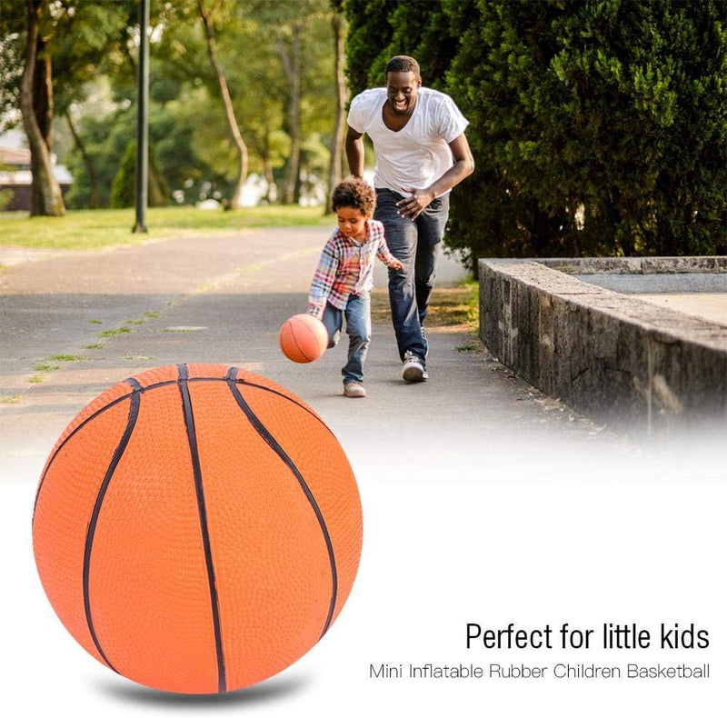 Laad afbeelding in Galerijviewer, Een volwassene en een kind spelen basketbal op een parkpad. Op de voorgrond staat een grote mini-basketbal. De tekst luidt: &quot;🏀 Perfecte mini-basketbal voor jonge spelers! Gemaakt van duurzaam rubber en ideaal voor kinderen.
