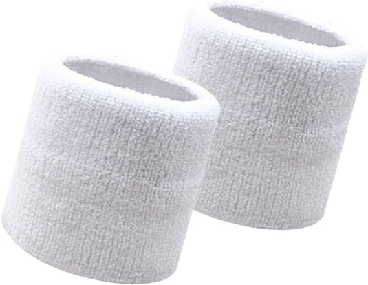 Het product "Boost jouw sportprestaties met onze hoofdband en polsbandjes!" bestaat uit twee witte badstof polsbandjes op een effen achtergrond. Deze absorberen zweet tijdens intensieve trainingen en zorgen ervoor dat je droog en gefocust blijft.
