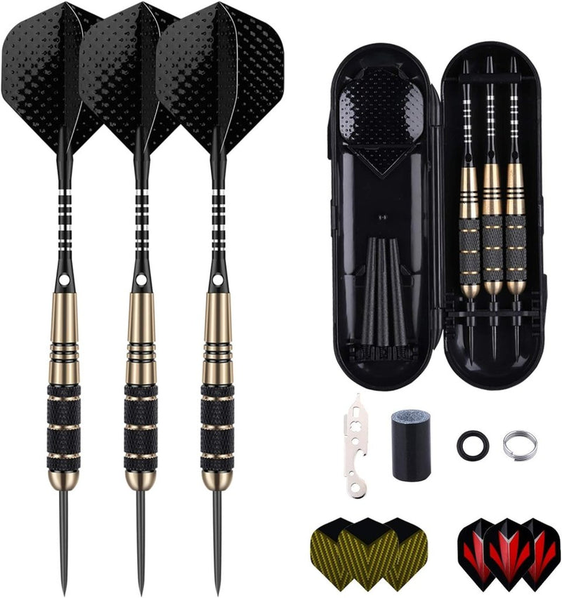 Laad afbeelding in Galerijviewer, De Professionele 3-pack stalen tip dartset bevat darts in gewichten van 22g, 23g, 24g en 27g met dartstems flights. Wordt geleverd met een koffer, een slijper, extra flights, hoge snelheidsvluchten, plus 50 rubberen O-ringen en 12 spring rings.
