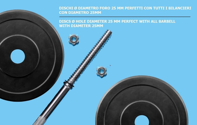 Laad afbeelding in Galerijviewer, Gietijzeren halterschijven met rubber en een barbell, geplaatst tegen een blauwe achtergrond met twee moeren, voorzien van een rubberen coating en zijn compatibel met 25 mm diameters. Tekst is in het Italiaans en Engels.

