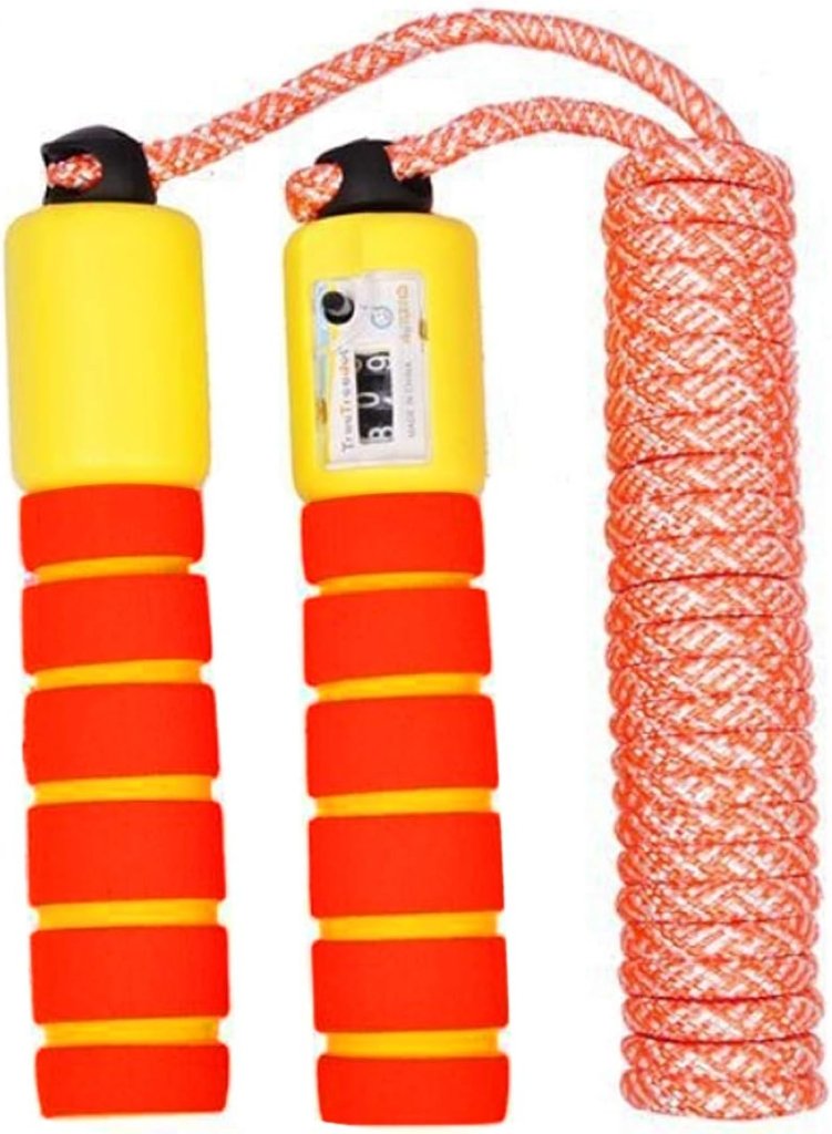 Laad afbeelding in Galerijviewer, Het Verstelbaar springtouw voor kinderen en tieners in geel en rood, voorzien van foam handvatten en een oranje gevlochten touw. Gemaakt van milieuvriendelijke materialen, een duurzame optie voor fitnessliefhebbers.
