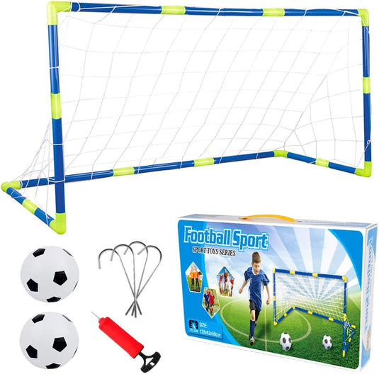 De set "Het perfecte kindervoetbaldoel" bestaat uit een net, twee voetballen, een pomp en metalen pennen, ideaal om te oefenen. De doos toont het gemonteerde doel met een kind dat geniet van voetbal speelplezier.