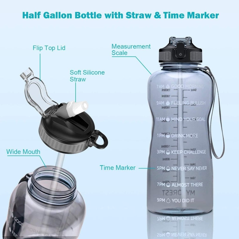 Laad afbeelding in Galerijviewer, Afbeelding van de &quot;Hydrateer je actieve levensstijl&quot; 2,2-liter waterflessen gemaakt van BPA-vrije Tritan-kunststof, met een opklapbaar deksel, zacht siliconenrietje, brede mond, maatschaal en tijdmarkering voor het volgen van de waterinname.

