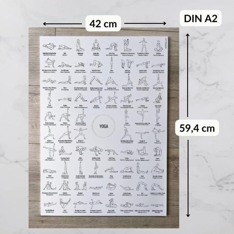 Laad afbeelding in Galerijviewer, De &quot;Ontdek de ultieme A2 yogaposter - Jouw gids naar 76 Asana&#39;s en meer!&quot; wordt weergegeven op een houten oppervlak, met daarop verschillende asana&#39;s met labels. Met een afmeting van 42 cm bij 59,4 cm is hij ideaal voor yogaliefhebbers die op zoek zijn naar een informatieve en inspirerende gids.

