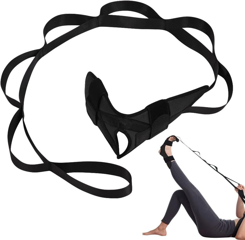 Laad afbeelding in Galerijviewer, Een zwarte beenstrekkerband met een voetharnas en meerdere lussen, genaamd &quot;Transformeer je flexibiliteit met de yoga stretchband!&quot;, helpt bij het verbeteren van de flexibiliteit. Het is aangetoond dat het helpt blessures te voorkomen tijdens trainingen door het been te strekken met behulp van de band.
