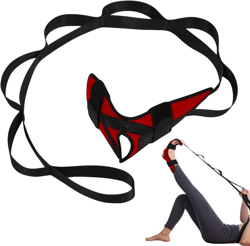 Laad afbeelding in Galerijviewer, De rood-zwarte &quot;Transformeer je flexibiliteit met de yoga stretchband!&quot; is ontworpen voor het stretchen van de benen. Het helpt de flexibiliteit te verbeteren en blessures te voorkomen, zoals blijkt uit een persoon die liggend aan de band trekt met zijn voet.
