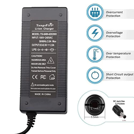 Het 'Ontdek de vrijheid van onbeperkte fietsplezier: De ultieme elektrische fiets oplader' biedt bescherming tegen overstroom, overspanning en kortsluiting. De 5,5 mm DC-aansluiting zorgt voor universele compatibiliteit en snelle oplading voor al uw apparaten.