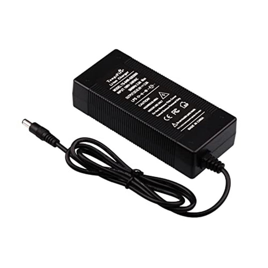 Een rechthoekige zwarte voedingsadapter met kabel en stekker ontworpen voor snelle opladen, voorzien van tekst met veiligheidspictogrammen en specificaties, waardoor universele compatibiliteit wordt gegarandeerd. Geniet van de ultieme fietsvrijheid: Ontdek de vrijheid van onbeperkt fietsplezier met deze elektrische fietsoplader.