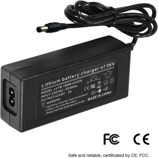 De Laad je elektrische scooter snel en efficiënt op met onze 36V netadapter is een zwarte lader met 100-240V AC input en 42V, 2A output. Het beschikt over een tweepolige stekker, standaard cilindrische connector en veilige werking met CE en FCC certificering. Gemaakt in China voor betrouwbaar gebruik.