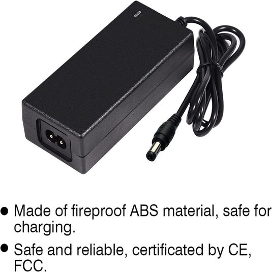 De 36V netadapter voor uw elektrische scooter heeft een strak zwart design, een aangesloten kabel, brandwerend ABS materiaal en een veilige laadervaring. Het wordt geleverd met CE en FCC certificeringen voor een安心 gebruikerservaring.