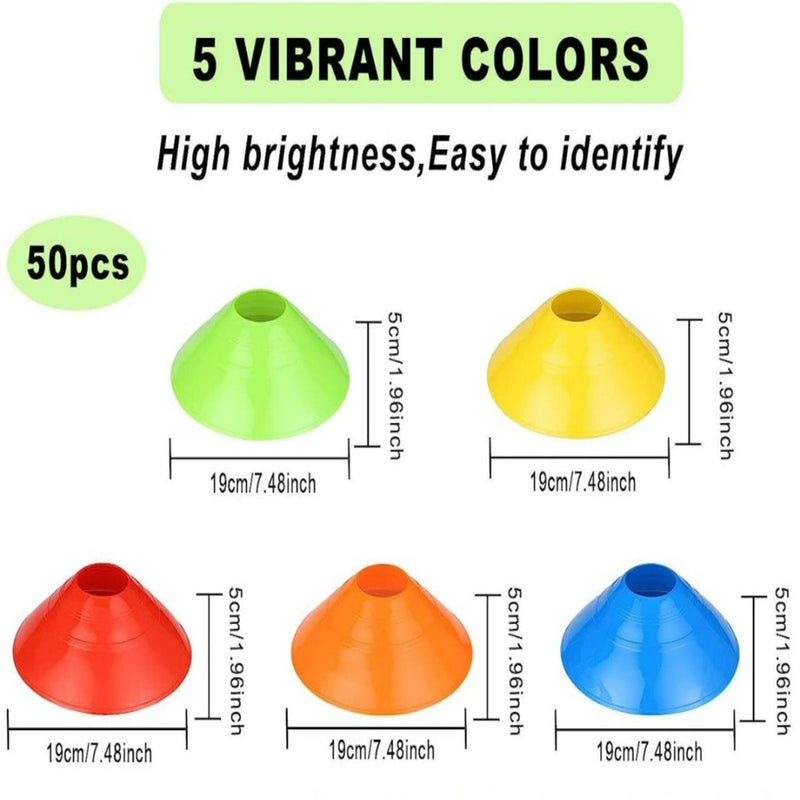 Laad afbeelding in Galerijviewer, Transformeer je spel met onze trainingshoedjes van duurzaam PE: een set van 50 kleurrijke kegelhoedjes in groen, geel, rood, oranje en blauw (19cm breed, 5cm hoog). Ideaal voor betere zichtbaarheid tijdens oefensessies. &quot;5 Vibrant Colors&quot; synthetische kwaliteit en veelzijdigheid.
