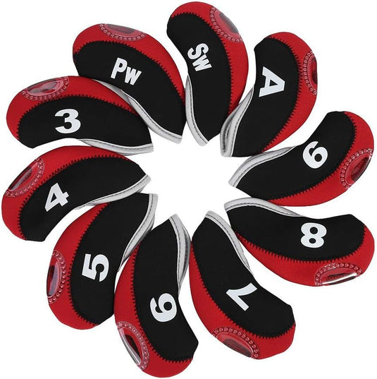 Een ronde set zwarte en rode neopreen hoezen voor golfclubs, genummerd en letters: 3, 4, 5, 6, 7, 8, 9, Pw, Sw, A. Krijg uitstekende bescherming met 