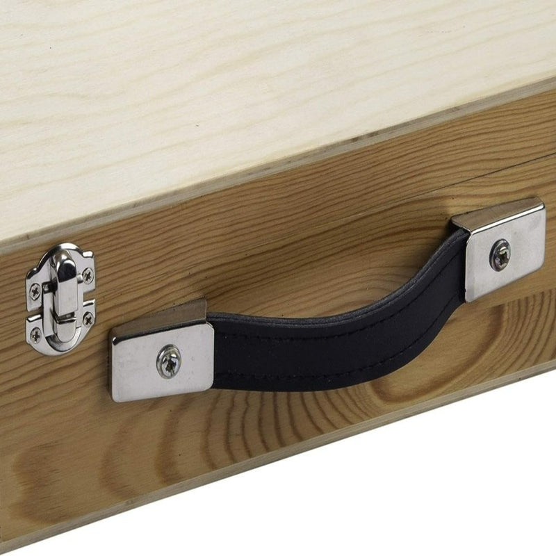 Laad afbeelding in Galerijviewer, Het &quot;Ervaar petanque plezier met ons prachtige petanquespel in kist van hout&quot; bestaat uit een luxe houten kist met een zilveren sluiting, een zwart handvat vastgezet met metalen platen en een compleet petanquespel voor eindeloos plezier.
