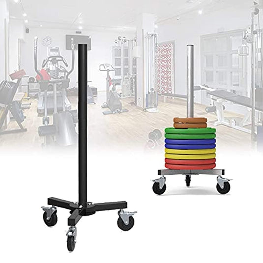 De sportschool beschikt over apparatuur met een stalen frame en een zwarte kar met wielen die een stapel kleurrijke Bumperplatenrek bevat, de ideale opslagoplossing voor uw haltertegenwichtplaten. Verschillende fitnessapparaten vullen de bruisende achtergrond.
