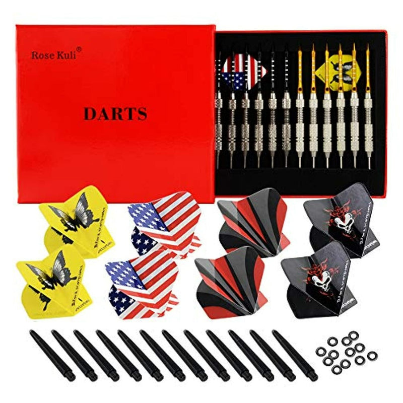 Laad afbeelding in Galerijviewer, Een rode &quot;Darts&quot;-doos bevat de Professionele metalen dartset: Verbeter je dartspel en scoor meer punten!, bestaande uit 12 metalen darts met diverse vluchten, extra vluchten, schachten en O-ringen voor verbeterde stabiliteit en grip.
