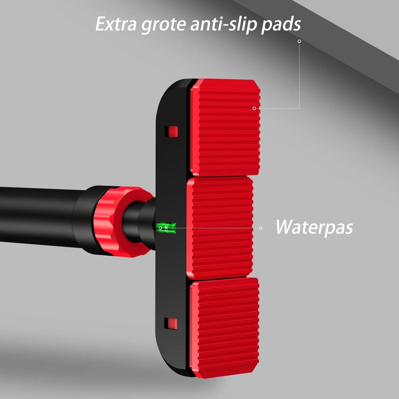 Laad afbeelding in Galerijviewer, Close-up van het hulpmiddel &quot;De optrekstang die je thuis een complete workout geeft&quot; met drie grote rode antislipkussentjes, gemaakt van hoogwaardig staal, en een zichtbare groene nivelleerbubbel. Gelabeld in het Nederlands: &quot;Extra grote antislippads&quot; en &quot;Waterpas&quot;.
