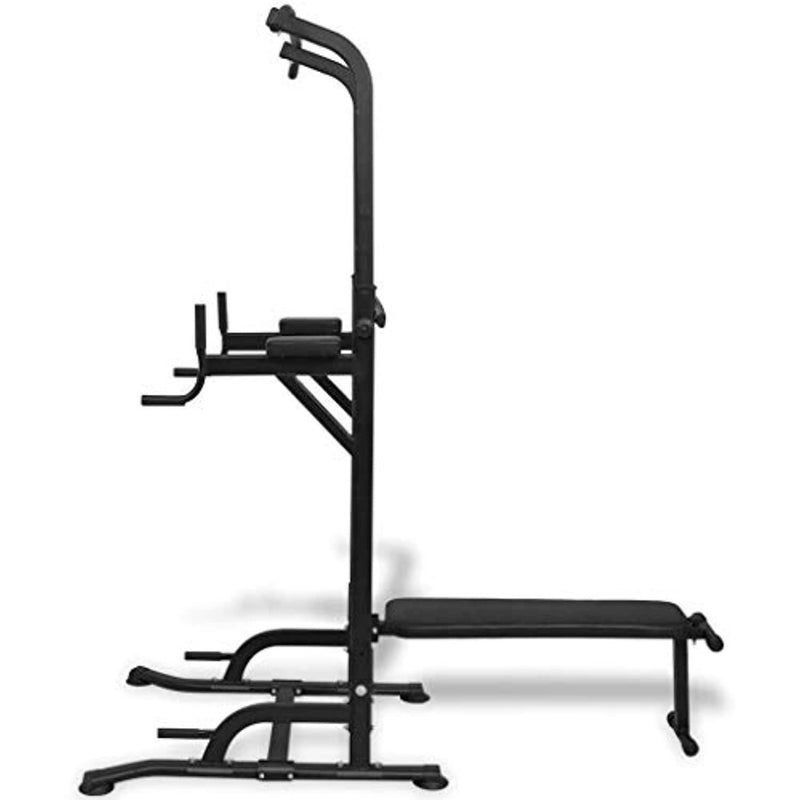 Laad afbeelding in Galerijviewer, Het Krachtstation voor thuis is een veelzijdige en duurzame toren in het zwart, voorzien van een optrekstang, dipgrepen en een gevoerde bank met een ruimtebesparend ontwerp voor full body workouts.
