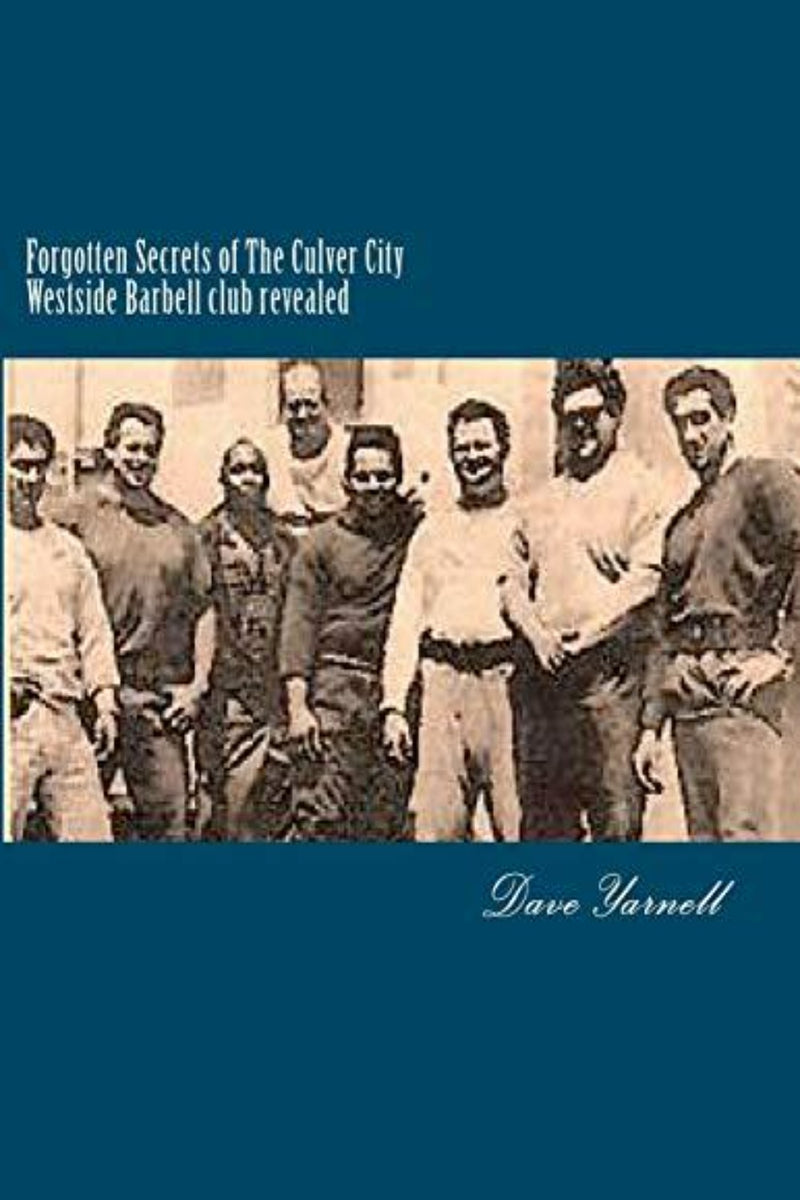 Laad afbeelding in Galerijviewer, De cover van &quot;Forgotten Secrets of The Culver City Westside Barbell Club Revealed&quot; door Dave Yarnell bevat een sepia-getinte foto van de originele Westside Barbell Crew en anderen die zich verenigden in krachttraining.
