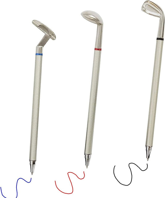 De Golfclub pennenset bestaat uit drie stijlvolle pennen met zwarte, rode en blauwe inkt op een witte achtergrond, gemaakt van duurzame materialen voor elegantie.