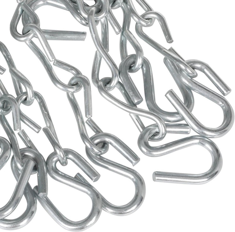 Laad afbeelding in Galerijviewer, Close-up van ineengestrengelde metalen kettingen met haakvormige uiteinden op een effen achtergrond, met een weerbestendig ontwerp voor gegarandeerde duurzaamheid in ons Verrijk je spel met ons duurzaam basketbalnet voor een perfecte dunk!.
