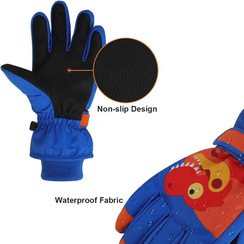 Laad afbeelding in Galerijviewer, Deze blauwe handschoenen met dinosaurusdesign, gelabeld als &quot;Non-slip Design&quot; en &quot;Waterproof Fabric&quot;, zijn perfect voor kinderen. Hun getextureerde afwerking zorgt voor een antislip grip, terwijl het waterdichte materiaal de handen droog houdt in de winter.
