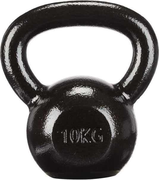 De 10 kg zwarte kettlebell van "Kettlebell: de ultieme fitnesstool voor iedereen" is gemaakt van duurzaam gietijzer, met een afgerond handvat perfect voor weerstandstrainingsoefeningen.
