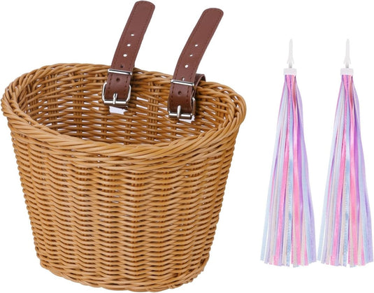 De Kinderfietsmand is een handgeweven fietsmand met leren riempjes en twee kleurrijke kwastjes, ontworpen voor op het stuur. Het is een ideale manier om plezier toe te voegen aan de rit van elk kind.