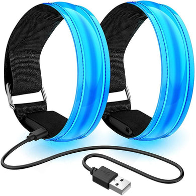 Twee blauwe LED-verlichtingsarmbanden met verstelbare zwarte banden en een USB-oplaadkabel, ideaal voor het product 