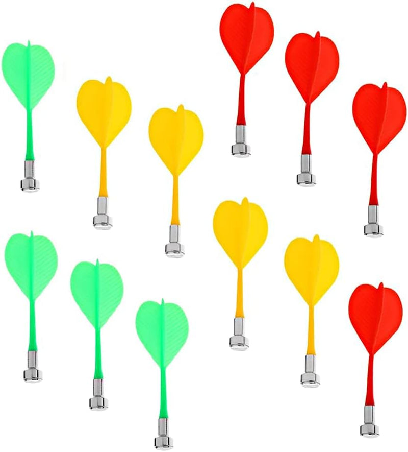 Laad afbeelding in Galerijviewer, Het Dubbelzijdige magnetische dartbord biedt een veilig en spannend spel voor alle leeftijden, met twaalf kindveilige plastic dartpijlen met hartvormige vinnen in de kleuren rood, geel en groen.
