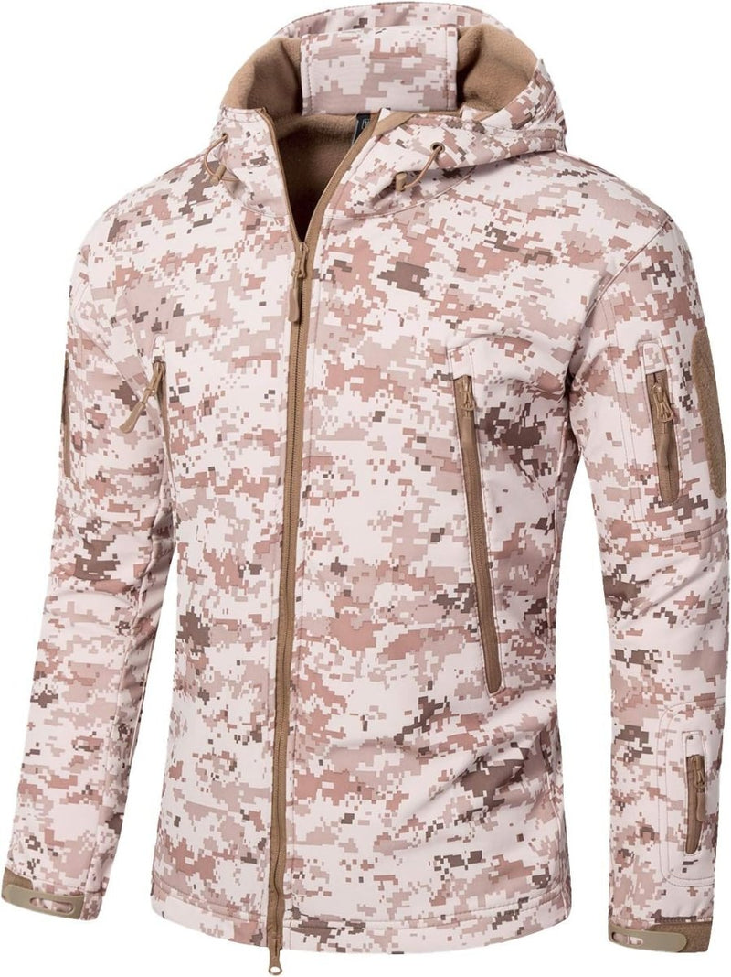 Laad afbeelding in Galerijviewer, De Camouflage tactische heren softshell jas is een digitale camouflagejas met capuchon, ritssluiting aan de voorkant en meerdere zakken in de kleuren bruin, beige en wit - ideaal voor buitenavonturen.
