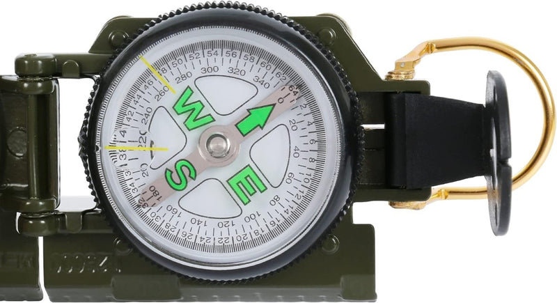 Laad afbeelding in Galerijviewer, De Marskompas, beschreven als een essentieel hulpmiddel voor avontuurlijke wandelaars, is een lichtgewicht, groen en zwart kompas met een transparant rond gezicht dat de hoofdrichtingen weergeeft. Het heeft een vouwmechanisme en een gouden ring voor extra elegantie en functionaliteit.

