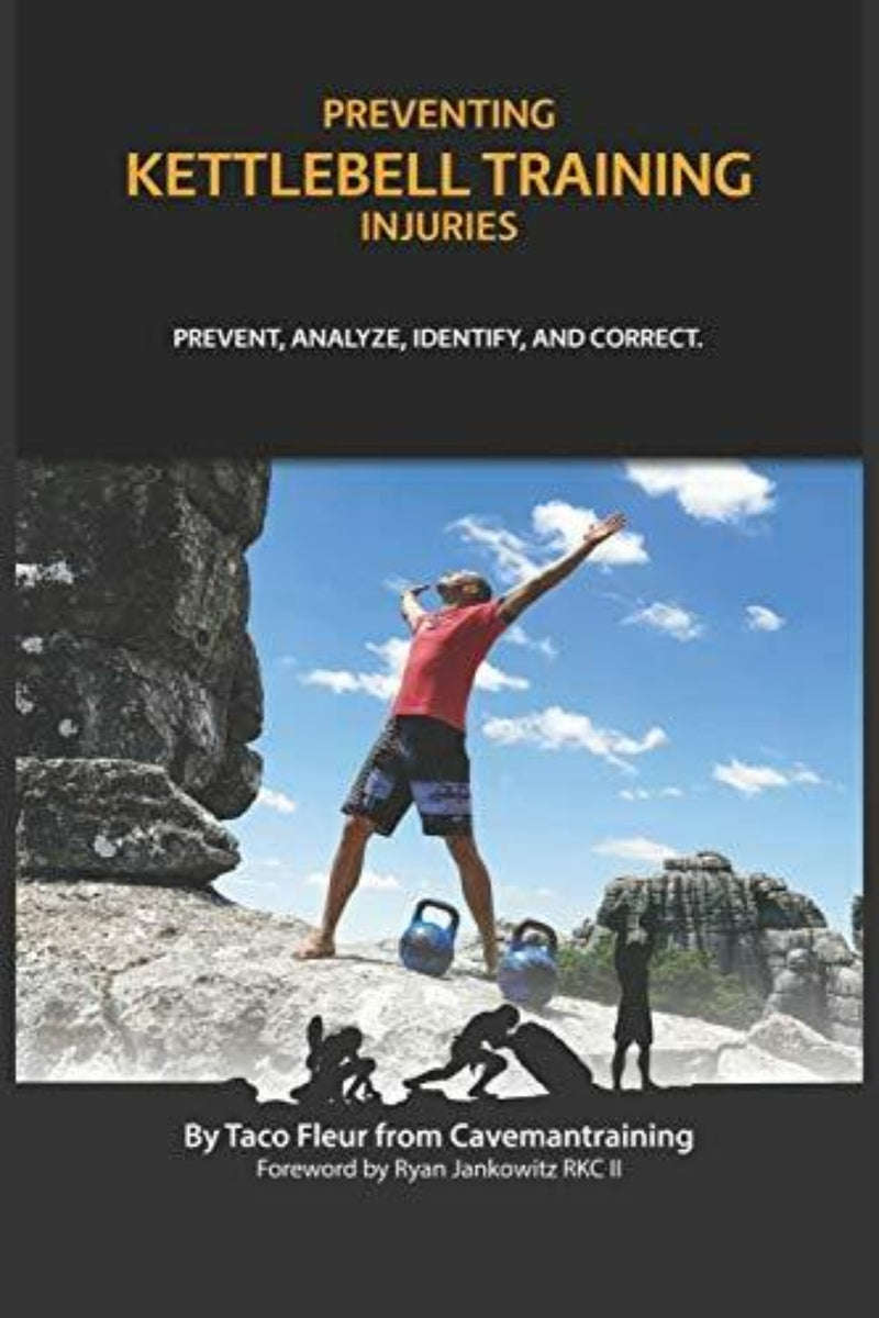 Laad afbeelding in Galerijviewer, De omslag van &quot;Preventing Kettlebell Training Injuries: Prevent, Analyse, Identify, And Correct&quot; toont een persoon die buiten op rotsachtig terrein onder een bewolkte lucht kettlebell-training doet, waarbij de nadruk ligt op het voorkomen van blessures.
