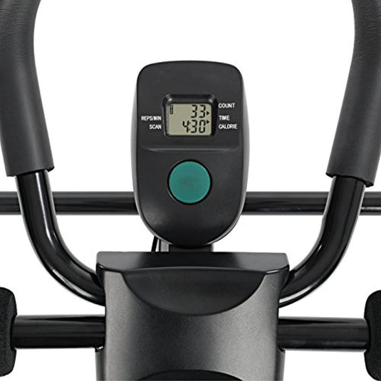 Een close-up van het Professioneel trainingsapparaat: de ultieme oplossing voor thuisfitness display toont 33 reps/min, 4:30 minuten en calorietelling. Zwarte handgrepen en een groene knop voor instelbare moeilijkheidsgraden zorgen voor een op maat gemaakte workoutervaring.