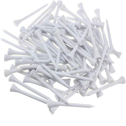 Een verspreide verzameling professionele houten golftees: de beste basis voor je swing, op een effen achtergrond.