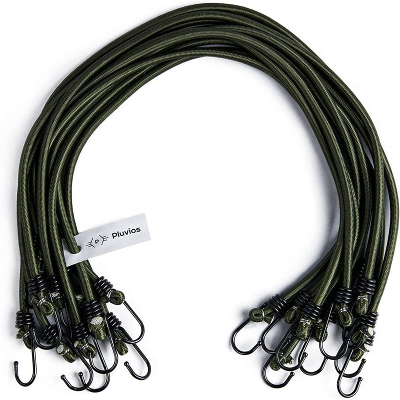 Laad afbeelding in Galerijviewer, De &quot;Robuuste spanrubbers met haken voor al je avonturen&quot;, met robuuste groene elastieken met zwarte metalen haken, ligt op een wit oppervlak en biedt een verstelbare spanning voor verschillende taken.

