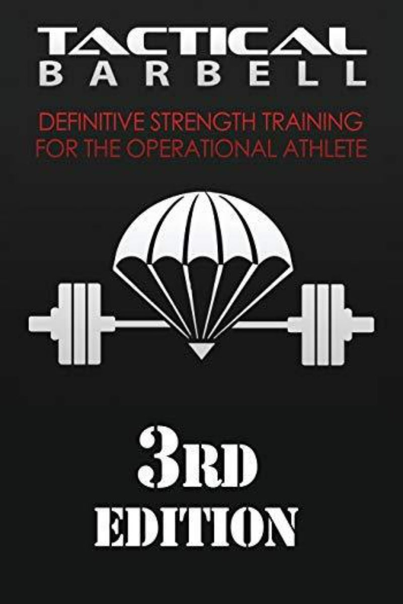 Laad afbeelding in Galerijviewer, Op de omslag van het boek &quot;Tactical Barbell: Definitive Strength Training for the Operational Athlete&quot; staat een halter met een parachute op een donkere achtergrond afgebeeld. Het staat symbool voor het beste krachttrainingsprogramma voor operationele atleten.
