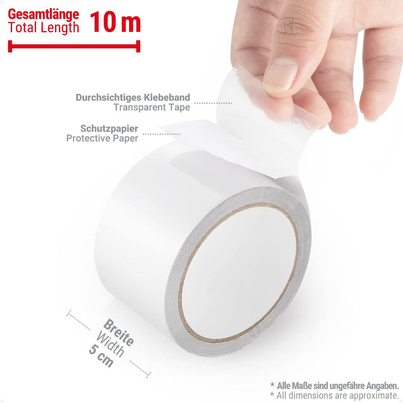 Laad afbeelding in Galerijviewer, Een hand rolt transparante tenttape af en trekt de achterkant van deze 10 meter lange, 5 cm brede reparatietape af. Ideaal voor het bevestigen van spullen, met tekst in het Duits en Engels waarin de waterdichte eigenschappen en materialen worden beschreven.
