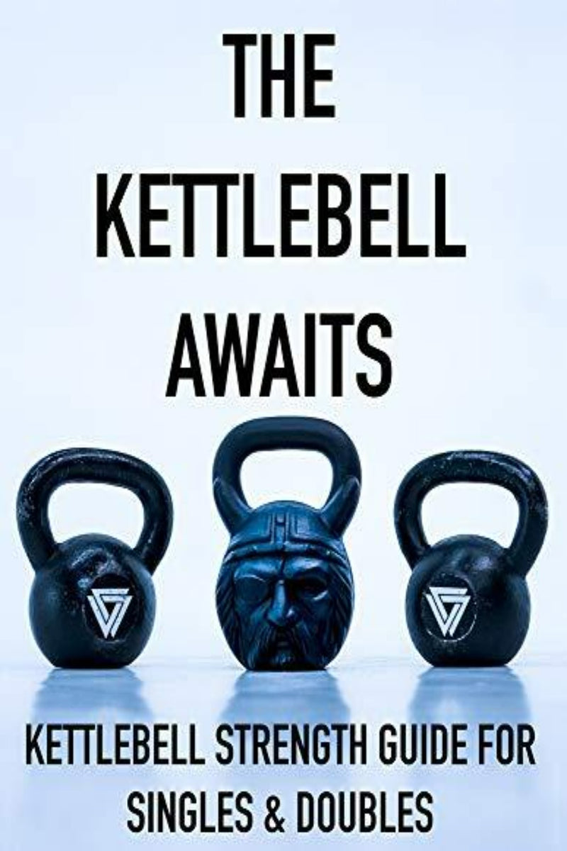 Laad afbeelding in Galerijviewer, Drie kettlebells staan op een rij, waarbij de middelste een gesneden gezicht toont. Erboven staat de tekst &quot;THE KETTLEBELL AWAITS&quot; en eronder: &quot;Your ultimate workout program - The Kettlebell Awaits: Kettlebell Strength Guide For Singles &amp; Doubles.

