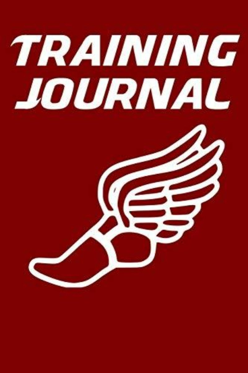 Laad afbeelding in Galerijviewer, Een rode omslag met de opvallende witte tekst &quot;Training Journal&quot; en een tekening van een gevleugelde voetlijn, ideaal voor het bijhouden van trainingsresultaten; bevat conversietabellen voor loopbandtempo&#39;s voor 5 km, 10 km, halve marathon en marathon.

