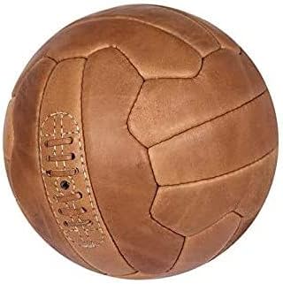 Laad afbeelding in Galerijviewer, De &quot;Voetballiefhebbers, verzamelaars, opgelet!&quot; Soccer Ball is een vintage bruin leren stuk met zichtbare stiksels en paneelsegmenten, die doen denken aan het klassieke Wereldkampioenschap-ontwerp uit 1966.
