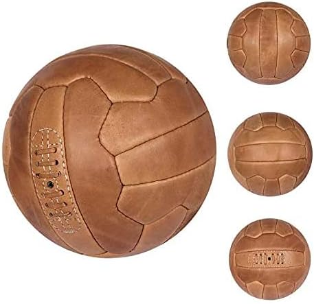 Laad afbeelding in Galerijviewer, Voetballiefhebbers, verzamelaars, opgelet! Deze bruinleren voetbal in vintagestijl lijkt op het klassieke ontwerp van het Wereldkampioenschap uit 1966, met gestikte panelen en getoond vanuit vier verschillende hoeken.
