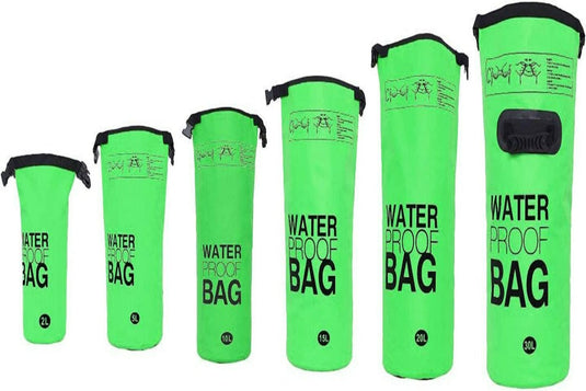 Six Verken zorgeloos de natuur met onze waterdichte tas! in het groen, vervaardigd uit hoogwaardige materialen en variërend van 2L tot 30L, netjes op maat gerangschikt.